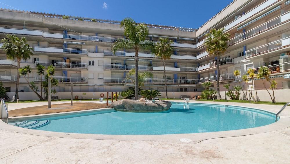 Port Canigo Apartments روساس المظهر الخارجي الصورة
