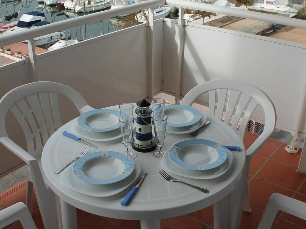 Port Canigo Apartments روساس المظهر الخارجي الصورة