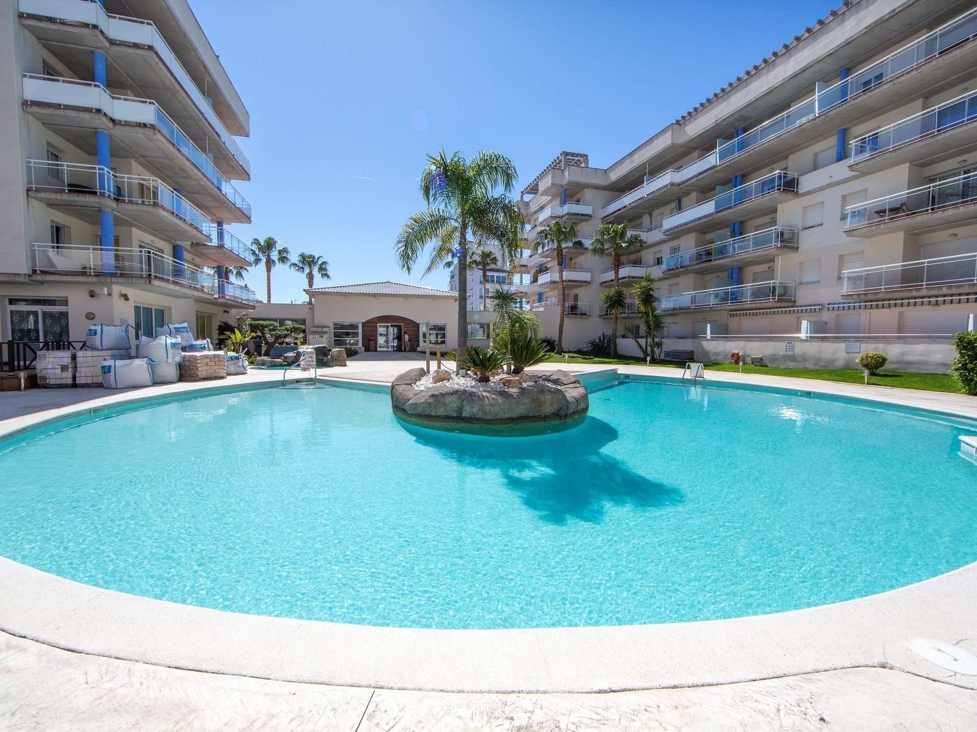 Port Canigo Apartments روساس المظهر الخارجي الصورة